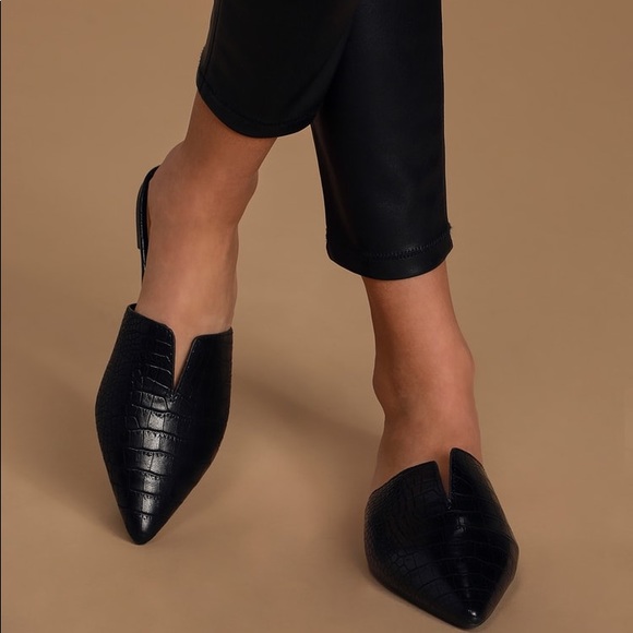 Steve Madden Shoes - ✨ Steve Madden
Ally Slip-On Mule✨